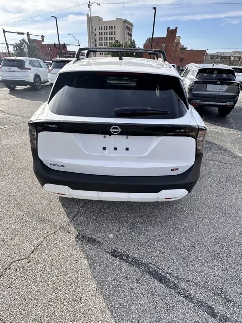2026 Nissan Kicks SR photo 6