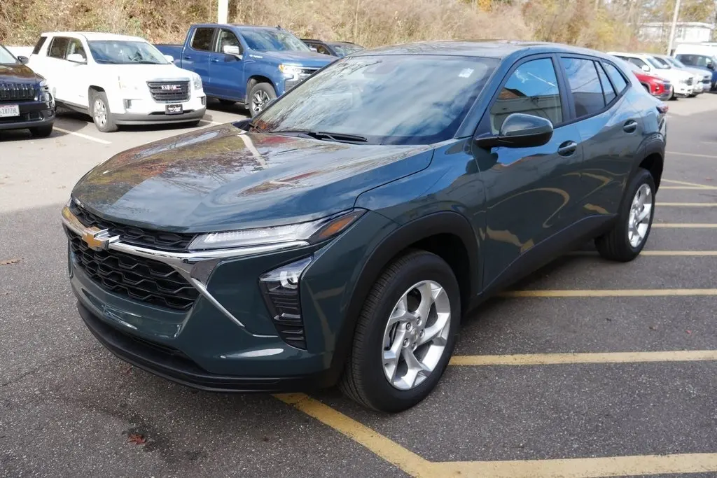 2026 Chevrolet Trax LS photo 3