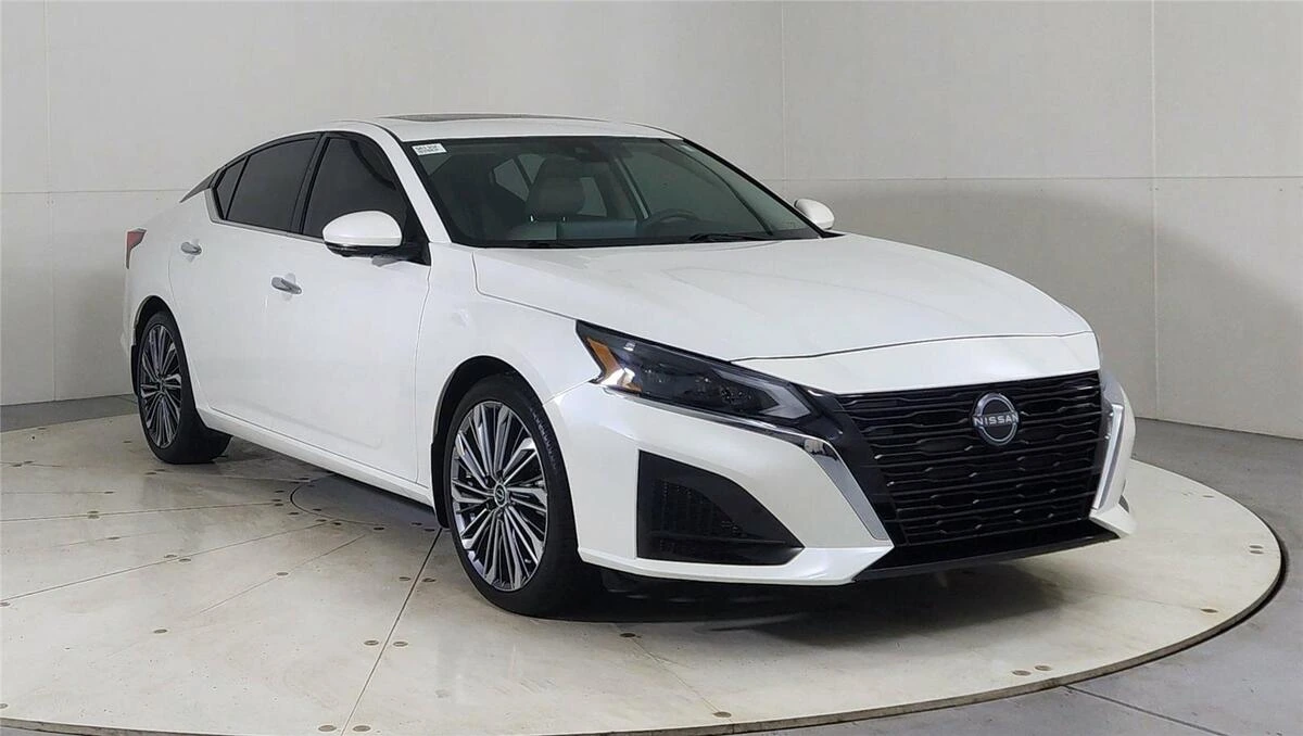 2024 Nissan Altima SL's photo