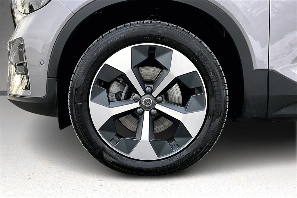 2026 Volvo - image 33