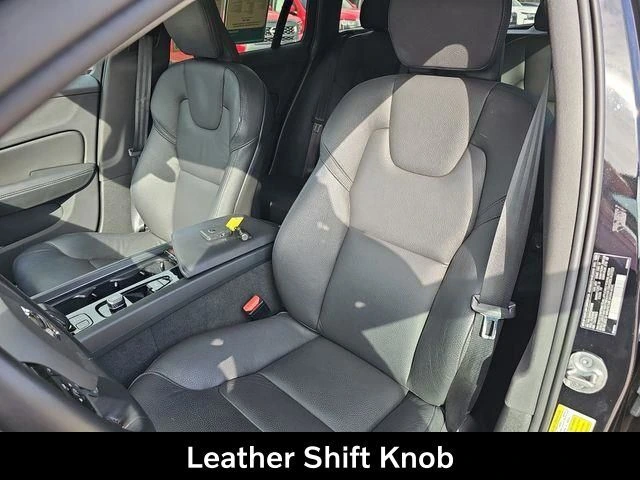 2025 Volvo - image 26