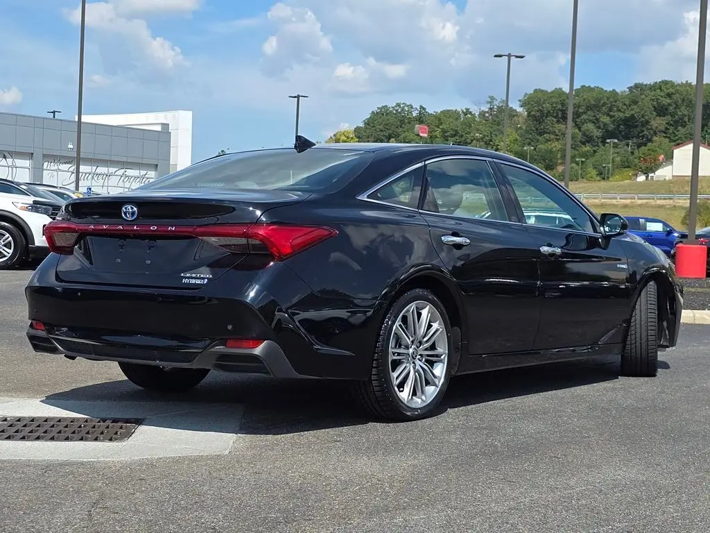 2021 Toyota Avalon Hybrid Limited photo 17