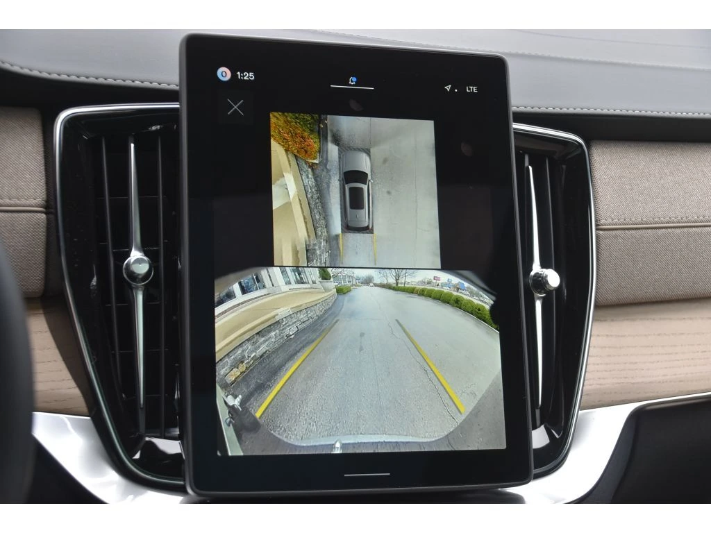 2026 Volvo - image 22