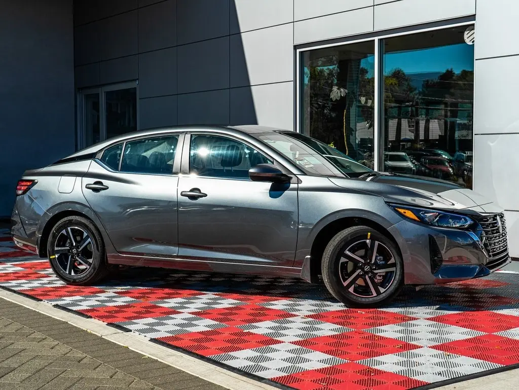 2025 Nissan Sentra SV photo 2