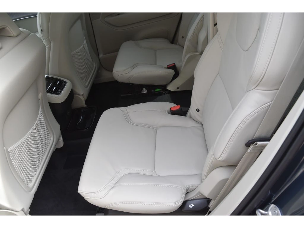 2026 Volvo - image 13