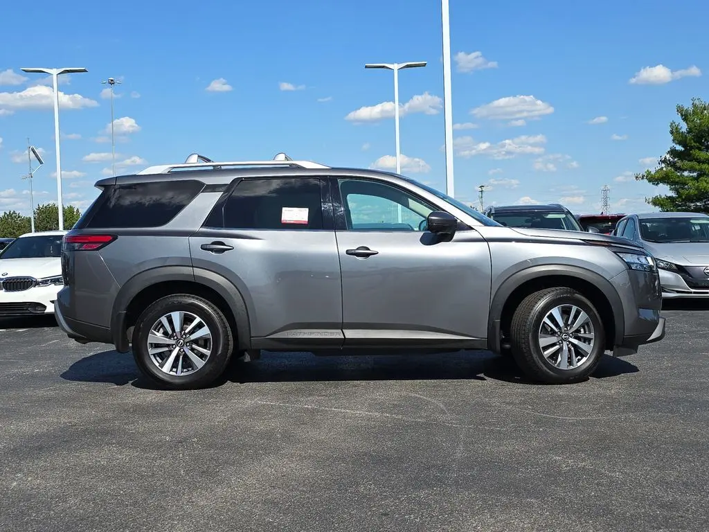 2024 Nissan Pathfinder SL photo 15