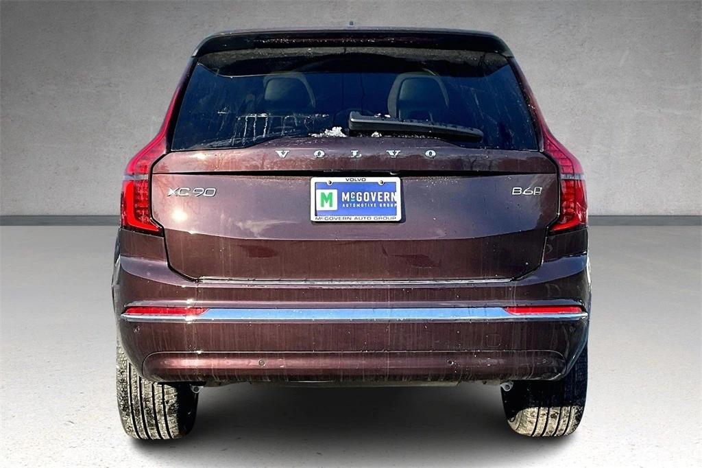 2026 Volvo - image 4