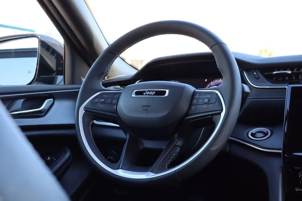 2024 Jeep Grand Cherokee Laredo photo 41