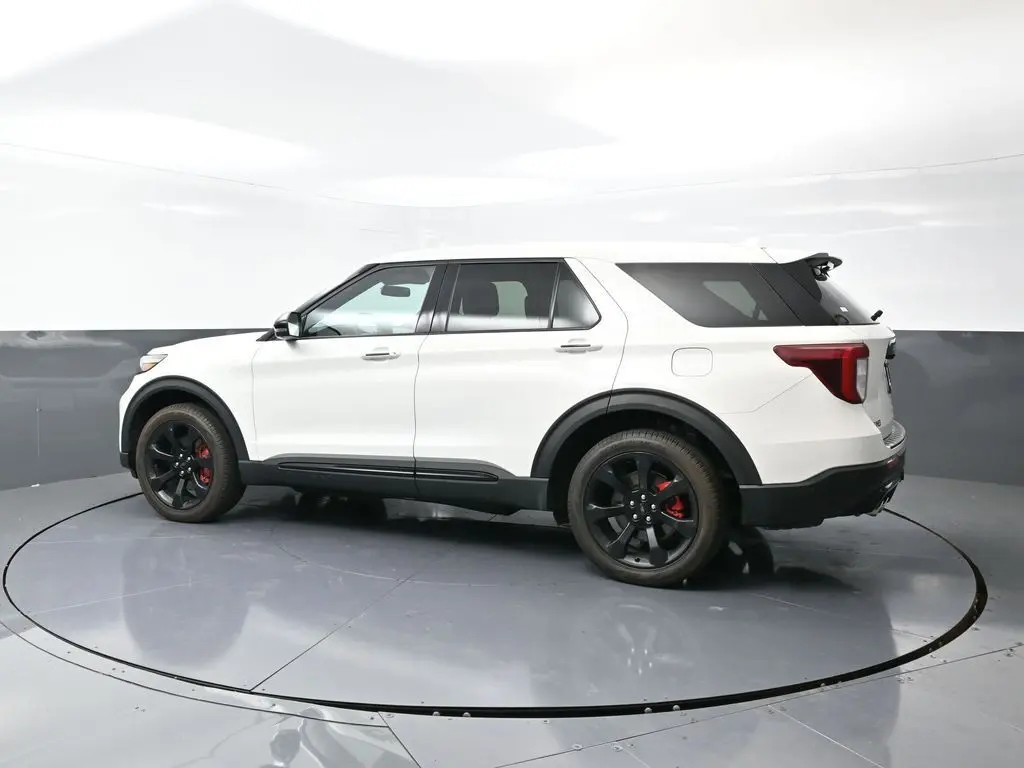 2021 Ford Explorer ST photo 5