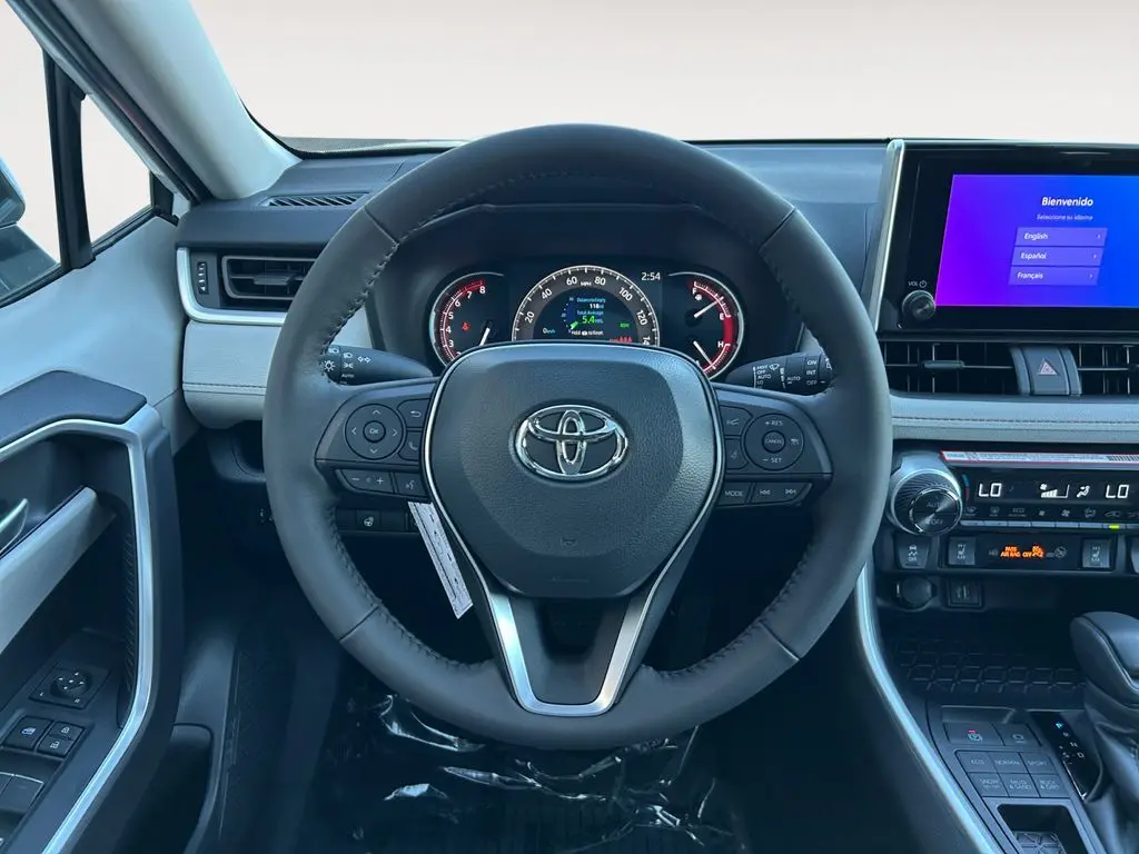 2025 Toyota RAV4 XLE photo 13