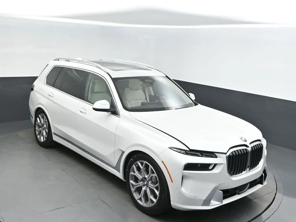 2026 BMW X7 40i's photo