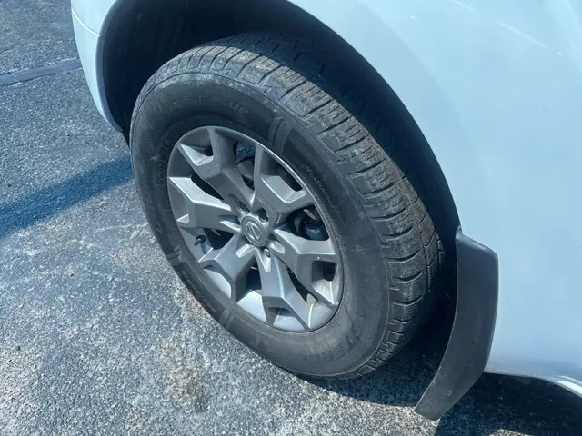 2020 Nissan Frontier SV Crew Cab photo 7