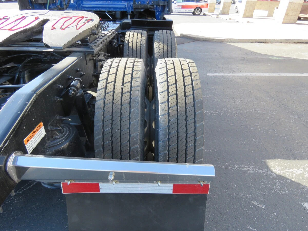 2022 Freightliner Cascadia - image 6