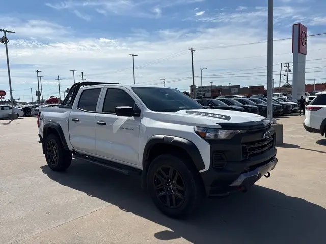 2024 Chevrolet Colorado Trail Boss photo 2