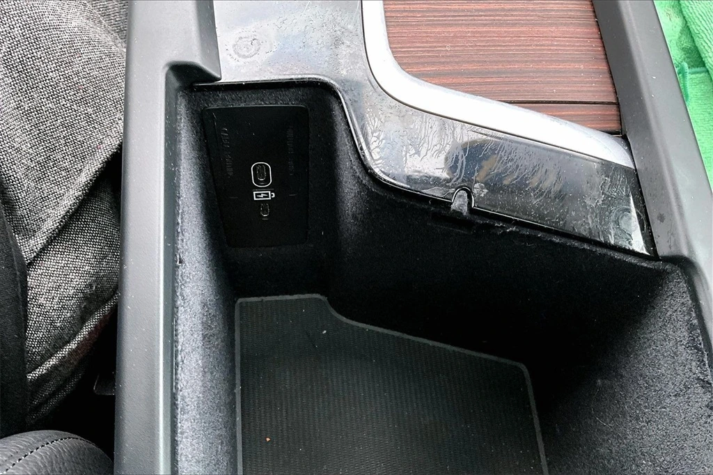 2024 Volvo - image 16