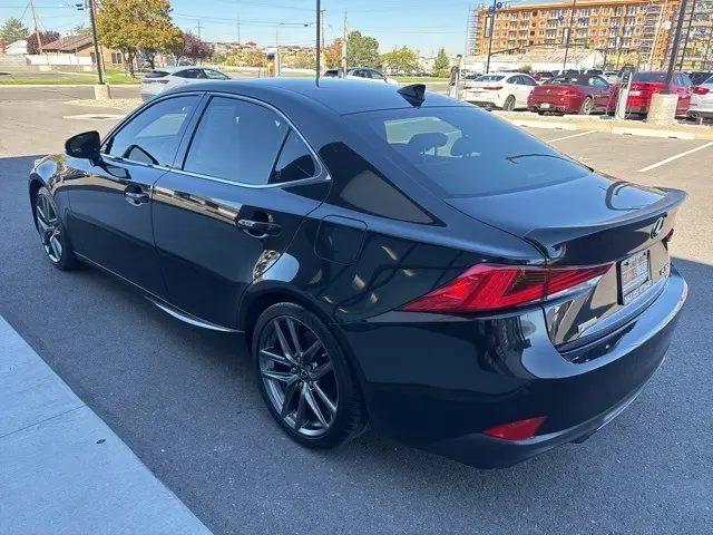 2018 Lexus IS 300 photo 5