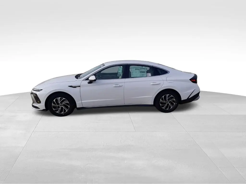 2026 Hyundai Sonata Blue photo 4