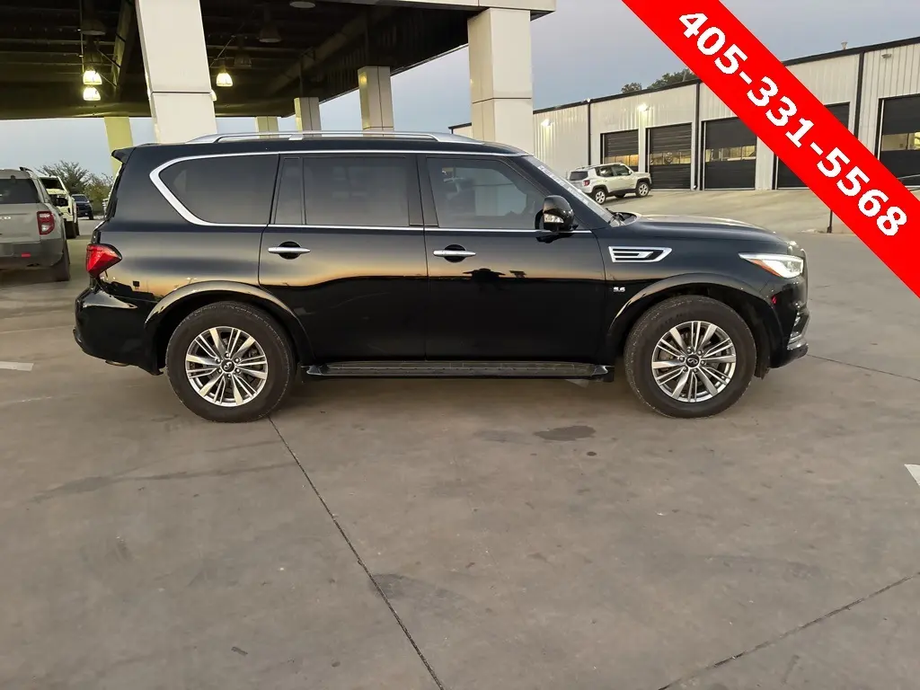 2019 Infiniti QX80 Luxe photo 2