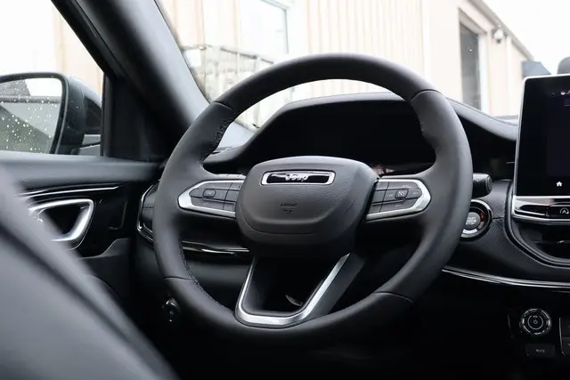 2025 Jeep Compass Latitude photo 39