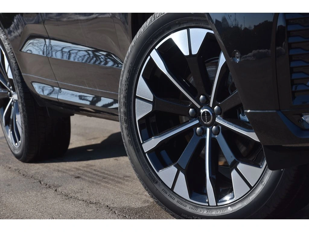 2026 Volvo - image 9