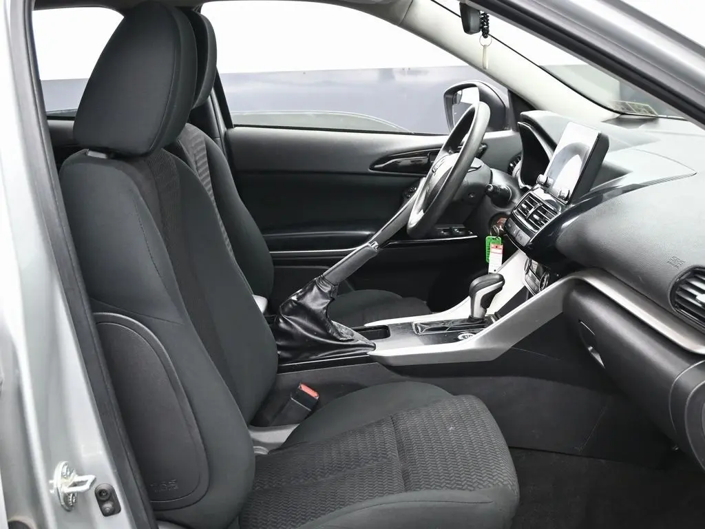2022 Mitsubishi Eclipse Cross LE SEL GT photo 25