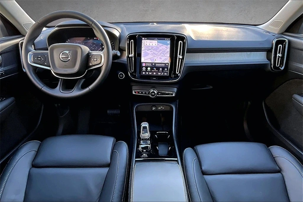 2026 Volvo - image 7