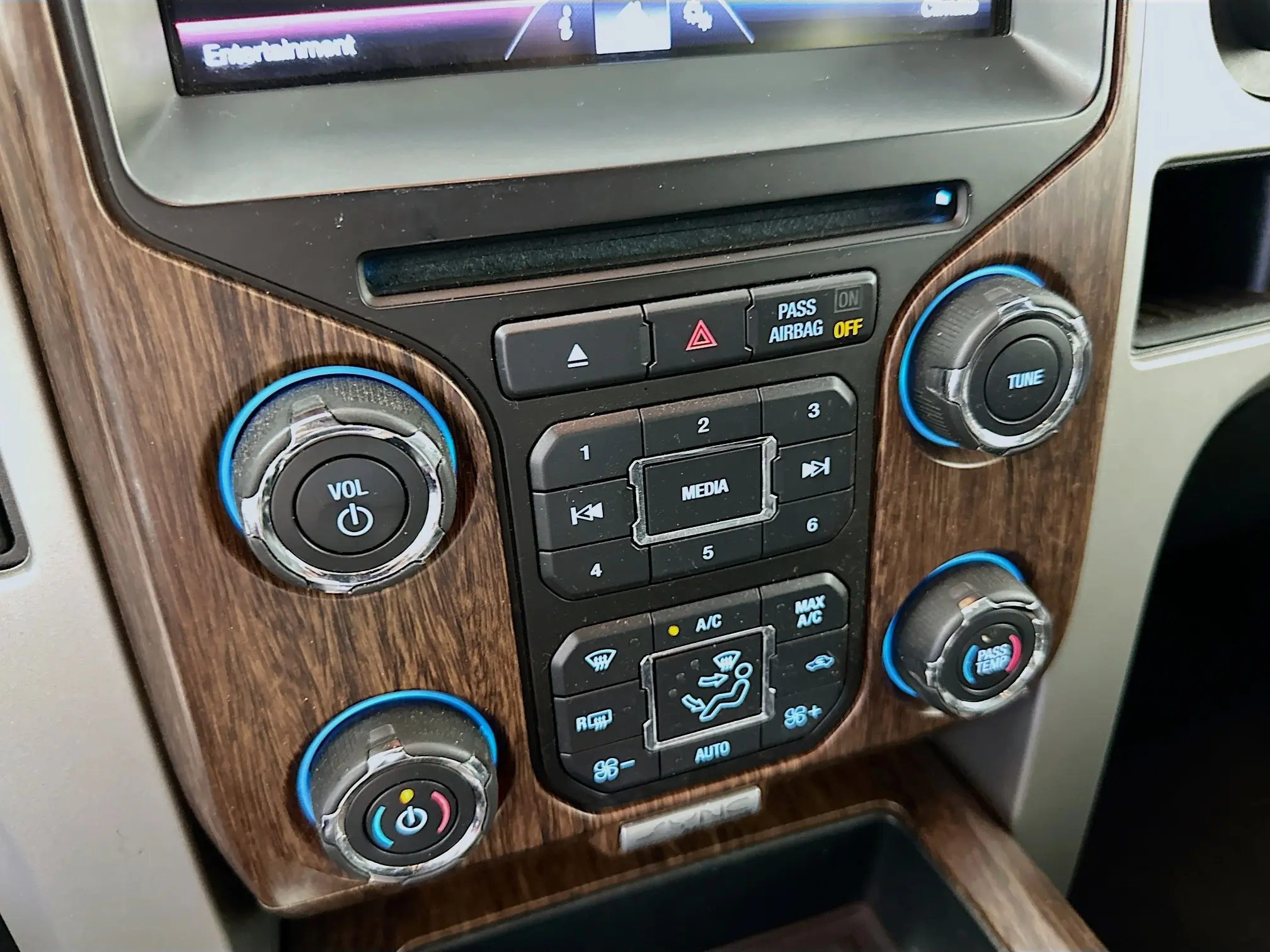 2013 Ford F-150 Lariat photo 28