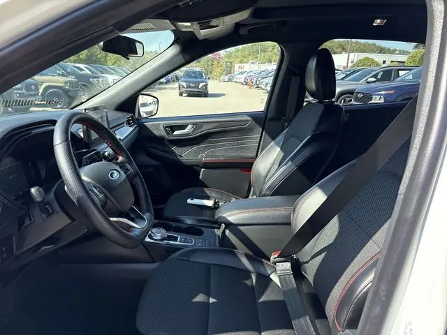2025 Ford Escape ST-Line photo 3