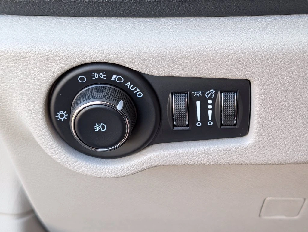 2023 Chrysler Pacifica Hybrid Limited - Photo 36