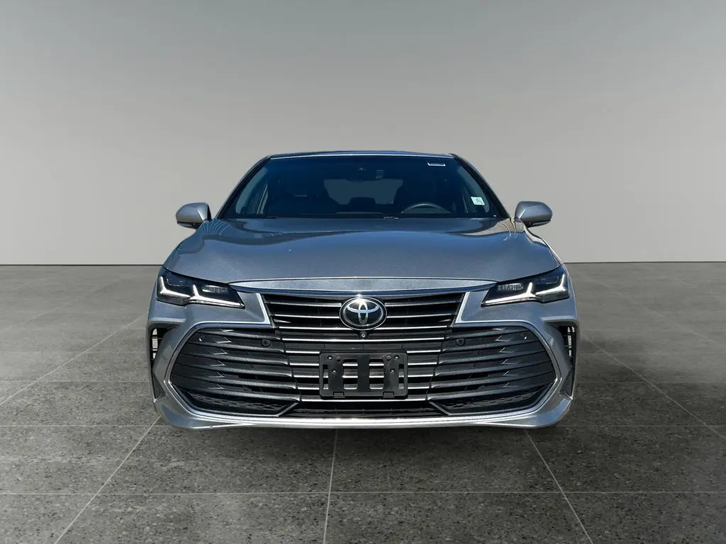 2019 Toyota Avalon Limited photo 2