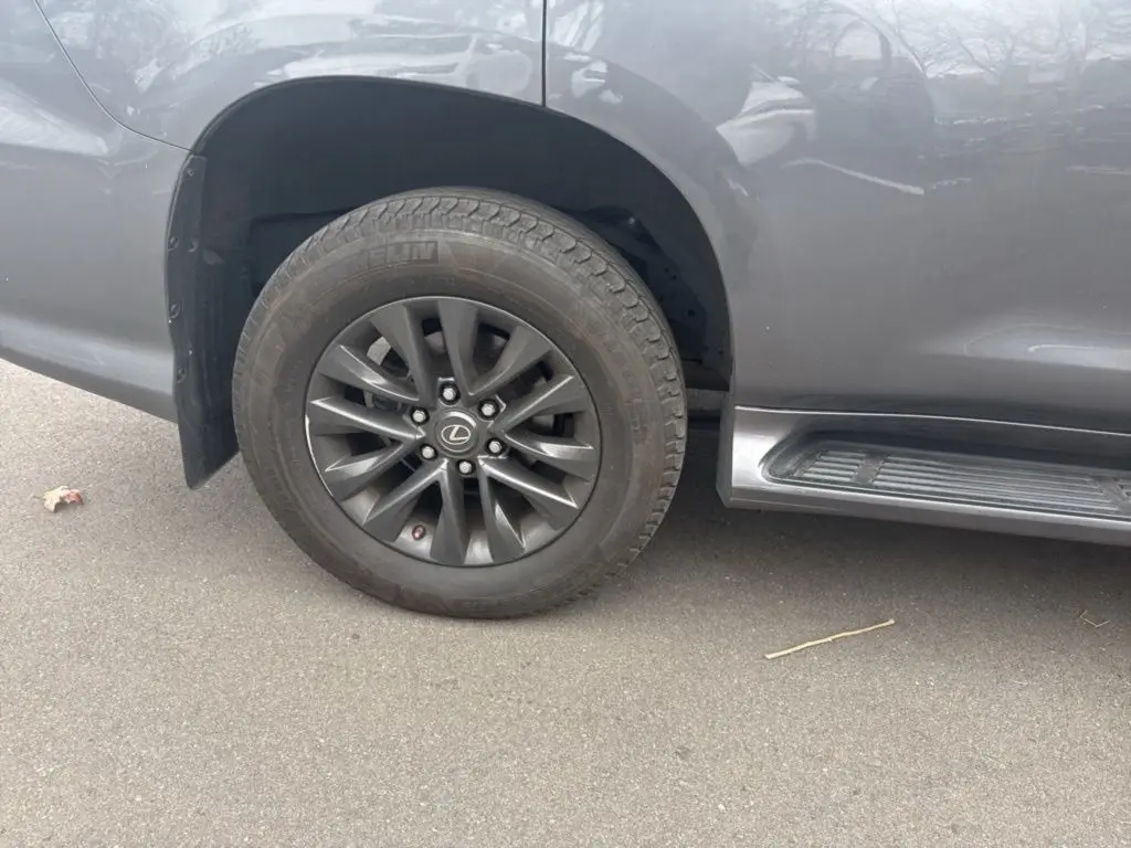 2023 Lexus GX 460 photo 3