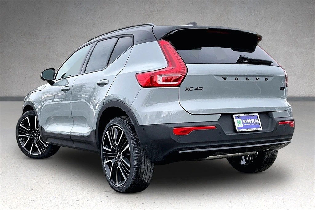 2026 Volvo - image 3