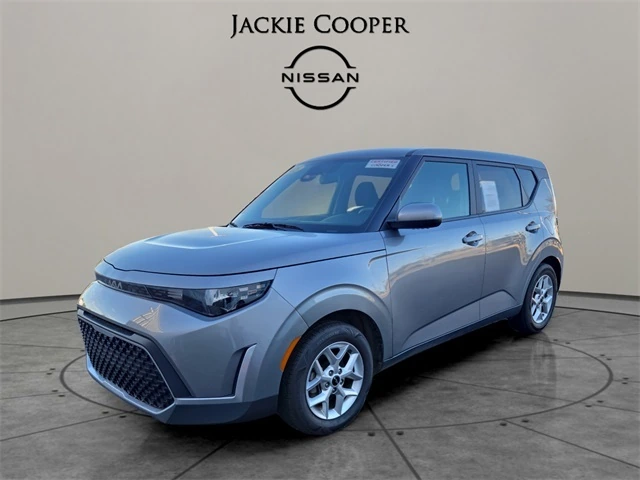 2023 Kia Soul LX's photo