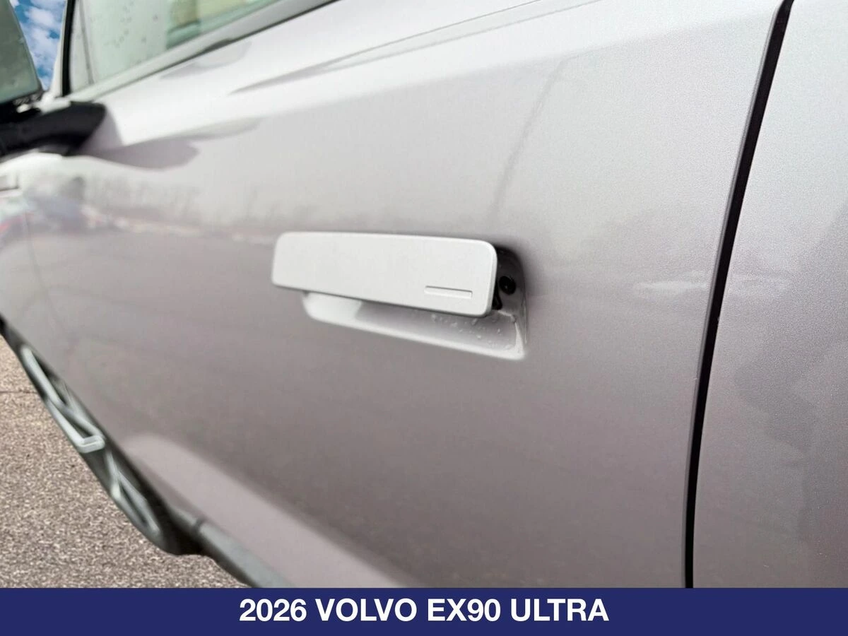 2026 Volvo - image 31