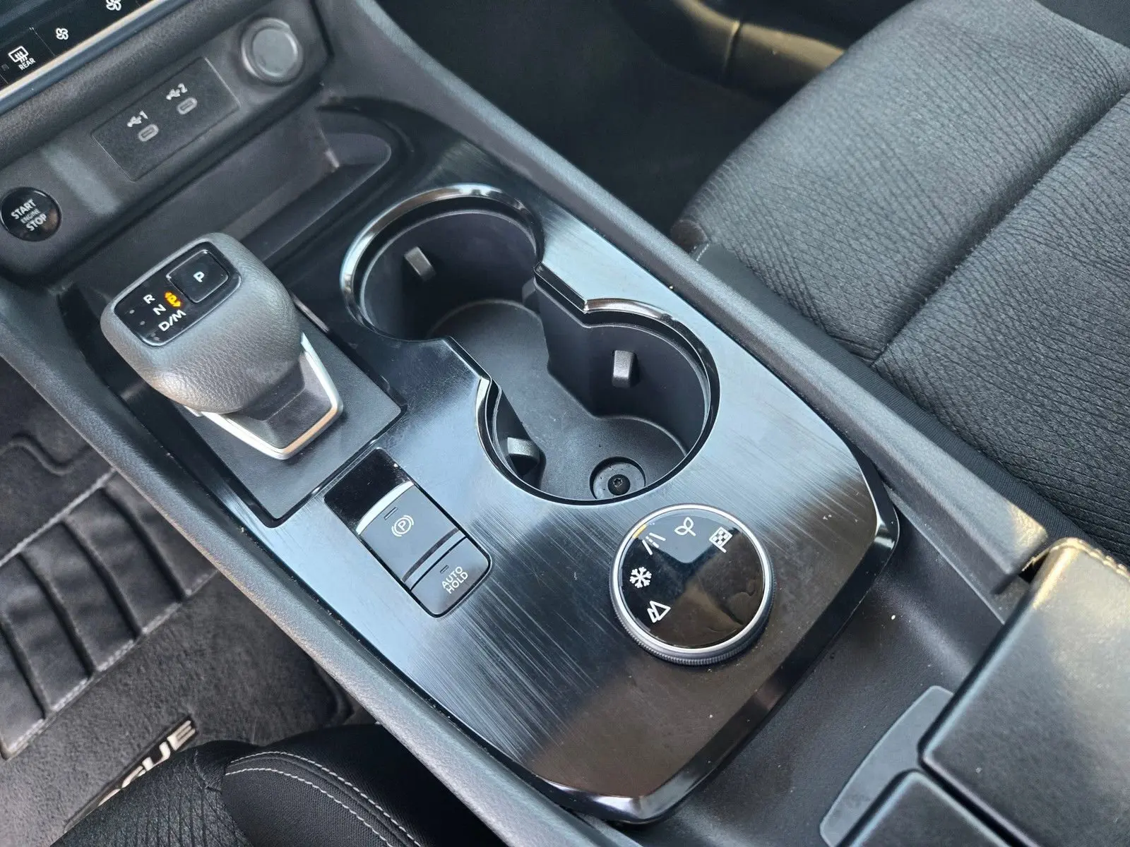 2024 Nissan Rogue SV photo 16