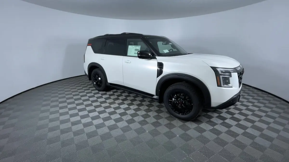 2026 Nissan Armada photo 2