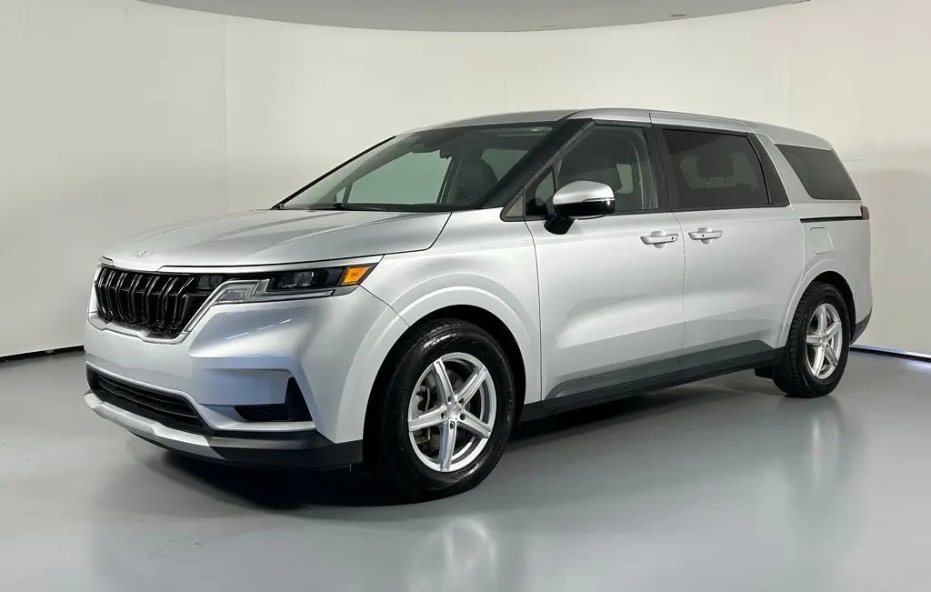2022 Kia Carnival LXS photo 3