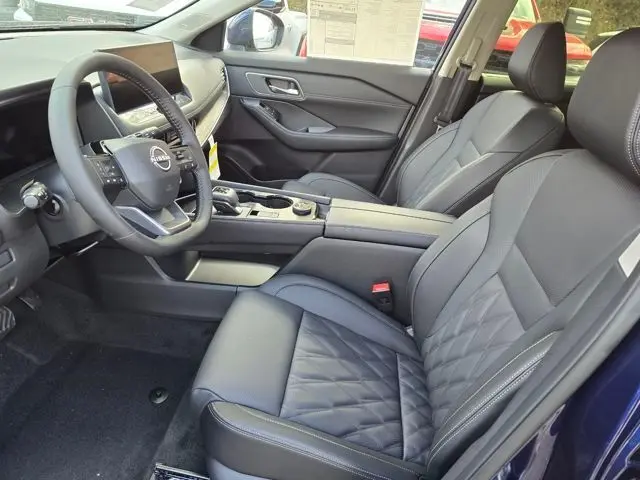 2026 Nissan Rogue Platinum photo 4