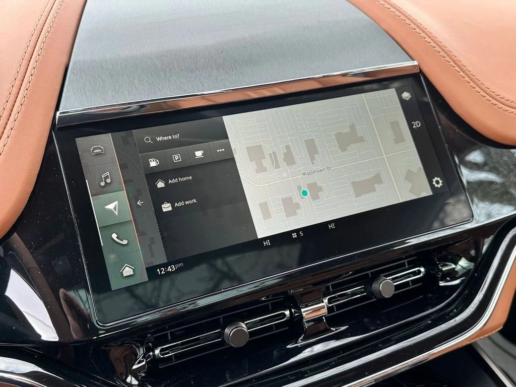 2026 Aston Martin DBX 707 - Photo 26