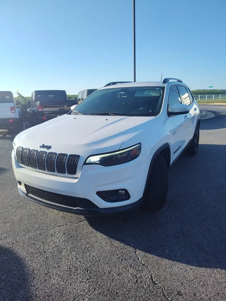 2020 Jeep Cherokee Altitude photo 22