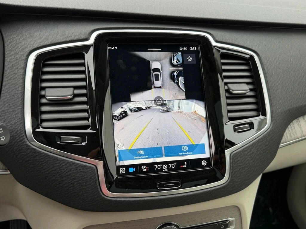2025 Volvo - image 21