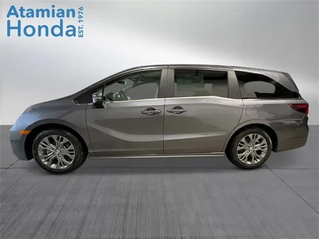 2026 Honda Odyssey Touring photo 2
