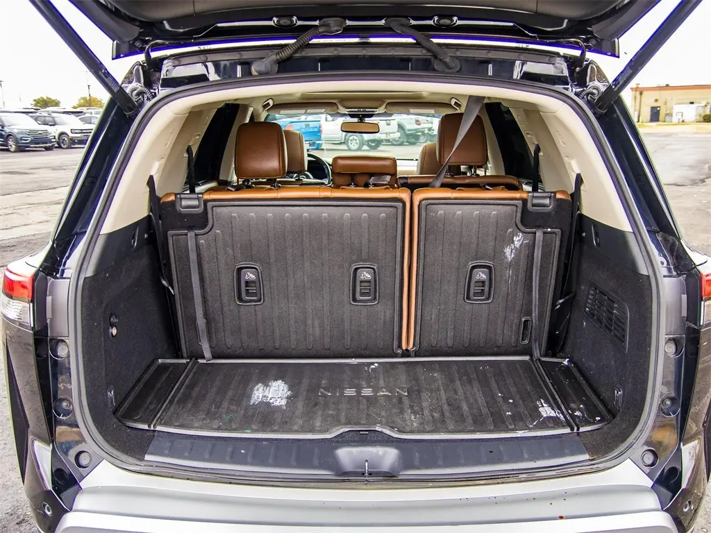 2022 Nissan Pathfinder Platinum photo 3