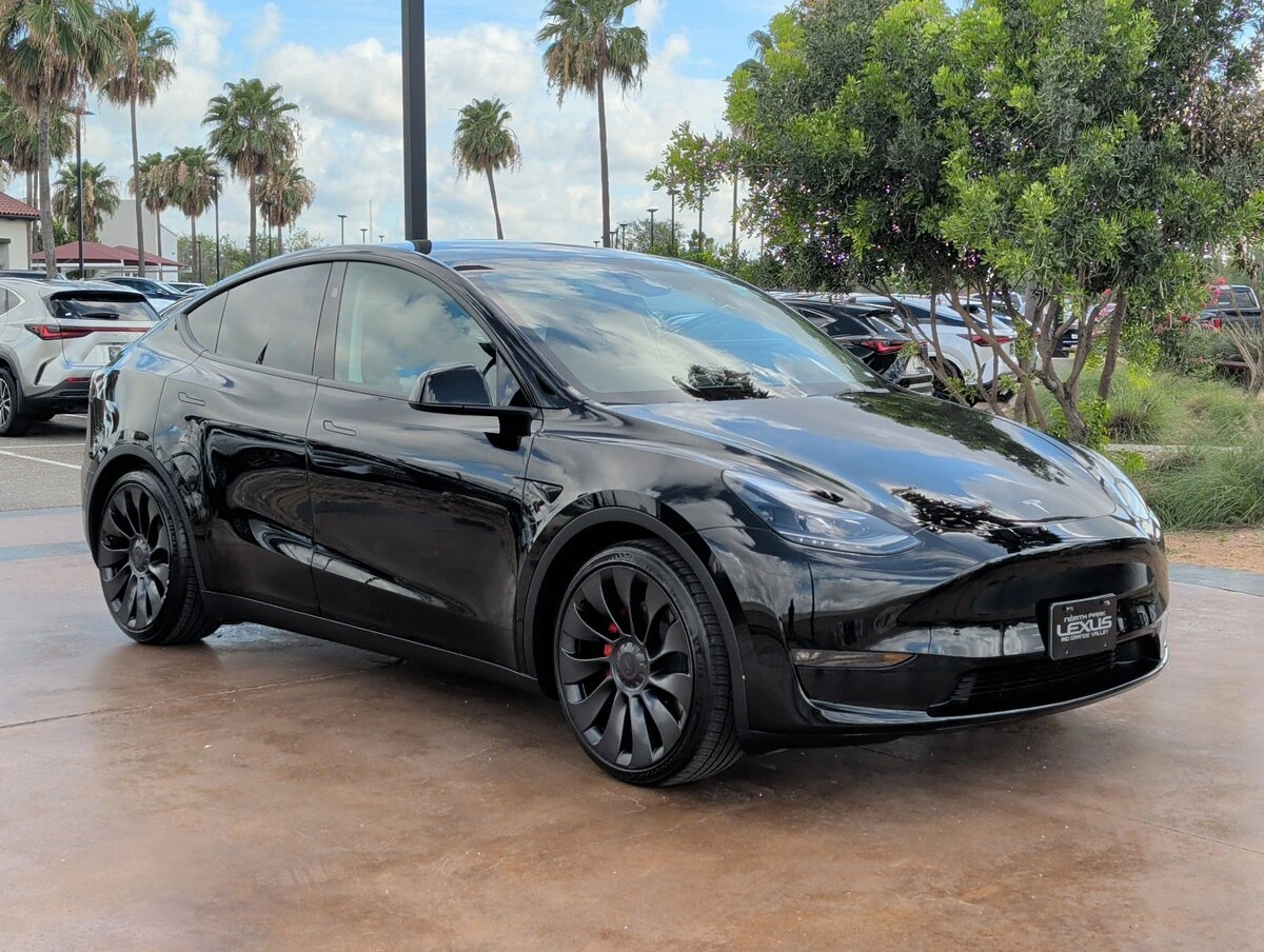 2023 Tesla Model Y Performance Dual Motor All-Wheel Drive's photo