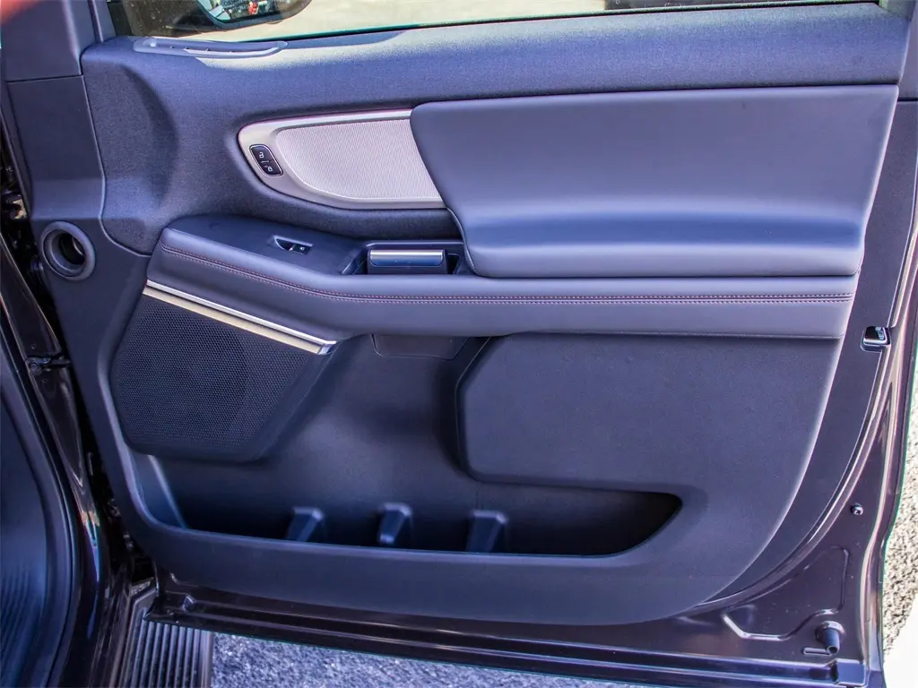 2025 Ford Expedition MAX photo 14
