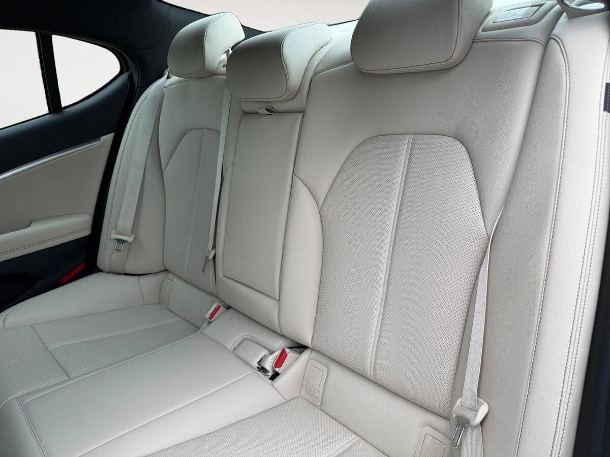 2026 GENESIS G70 Standard - Photo 16
