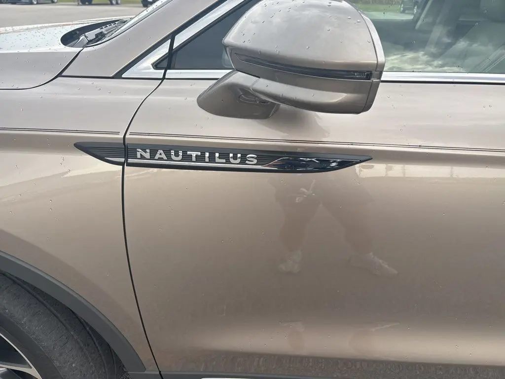 2019 Lincoln Nautilus Reserve photo 9