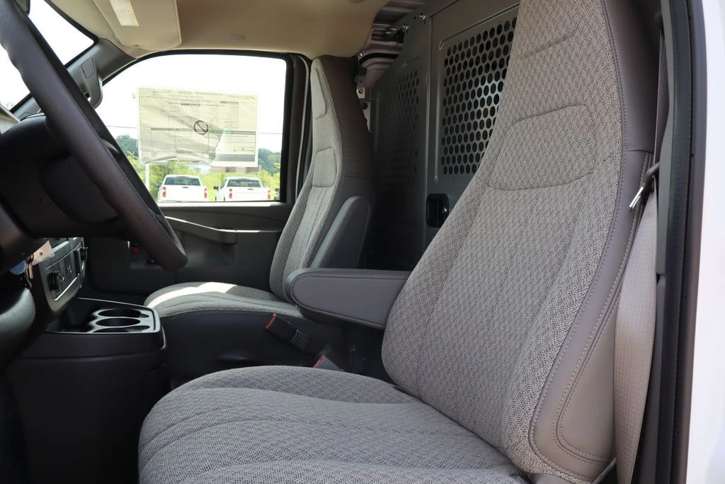2025 Chevrolet Express Cargo Work Van - Photo 9
