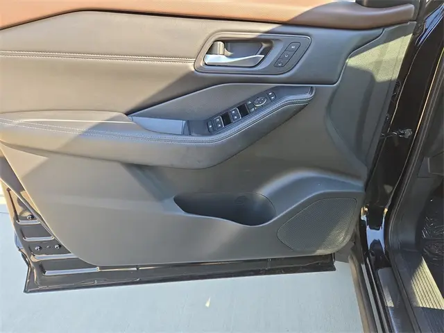 2023 Nissan Rogue SL photo 11