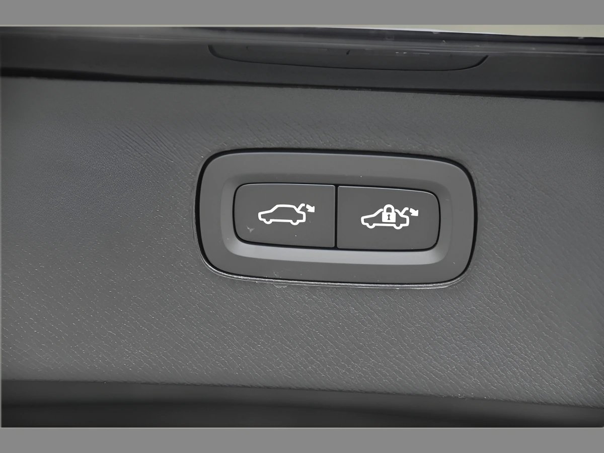 2026 Volvo XC90 Plus - Photo 20